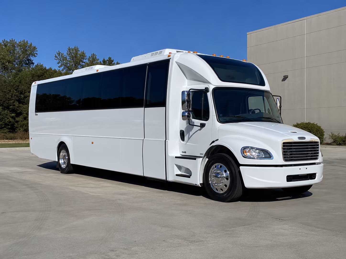 camarillo 28 passenger party bus