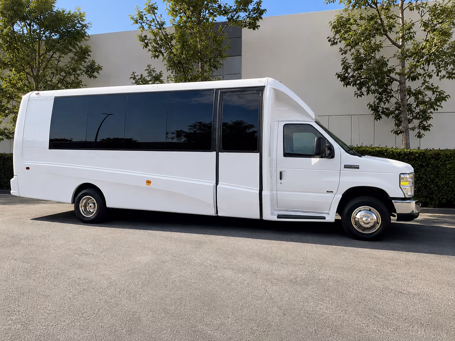 shuttle your guests between camarillo hotels and your venue without the parking headache